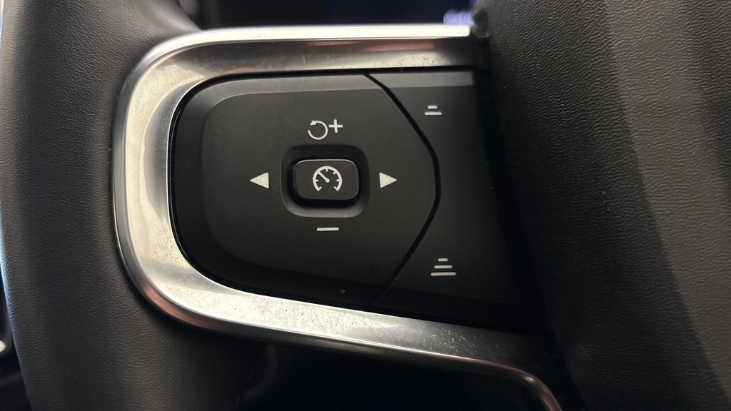Volvo XC40 Core Grey #31