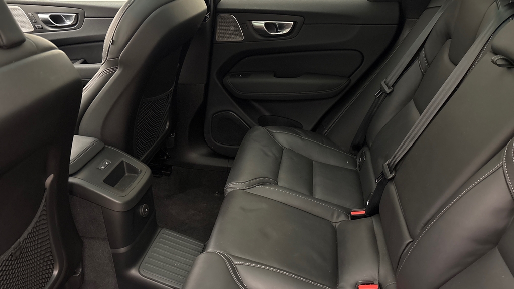 Volvo XC60 Plus Black Edition Black #13
