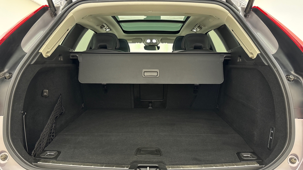 Volvo XC60 Plus Black Edition Black #14