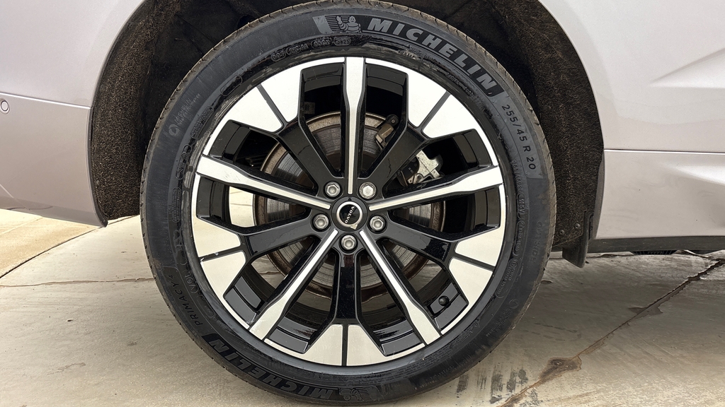 Volvo XC60 Plus Black Edition Black #20