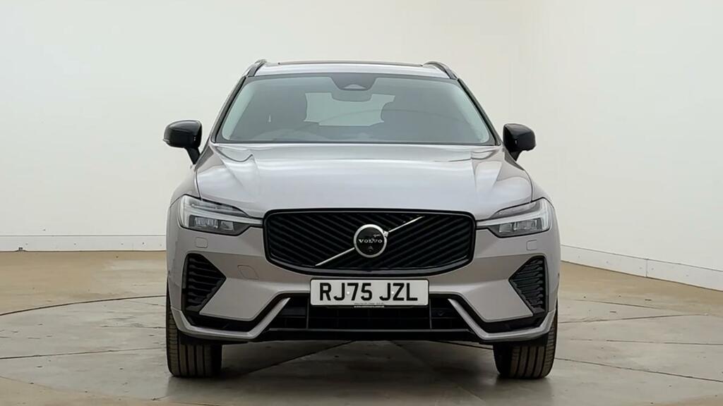 Volvo XC60 Plus Black Edition Black #8