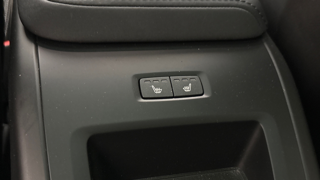 Volvo XC60 Plus Black Edition Black #17