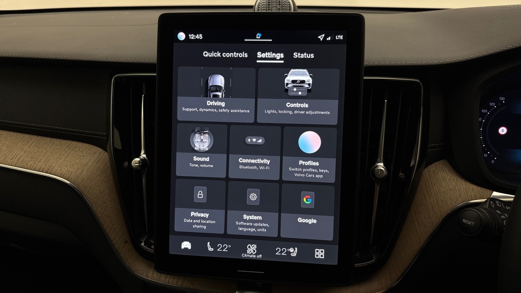 Volvo XC60 Plus Black Edition Black #35