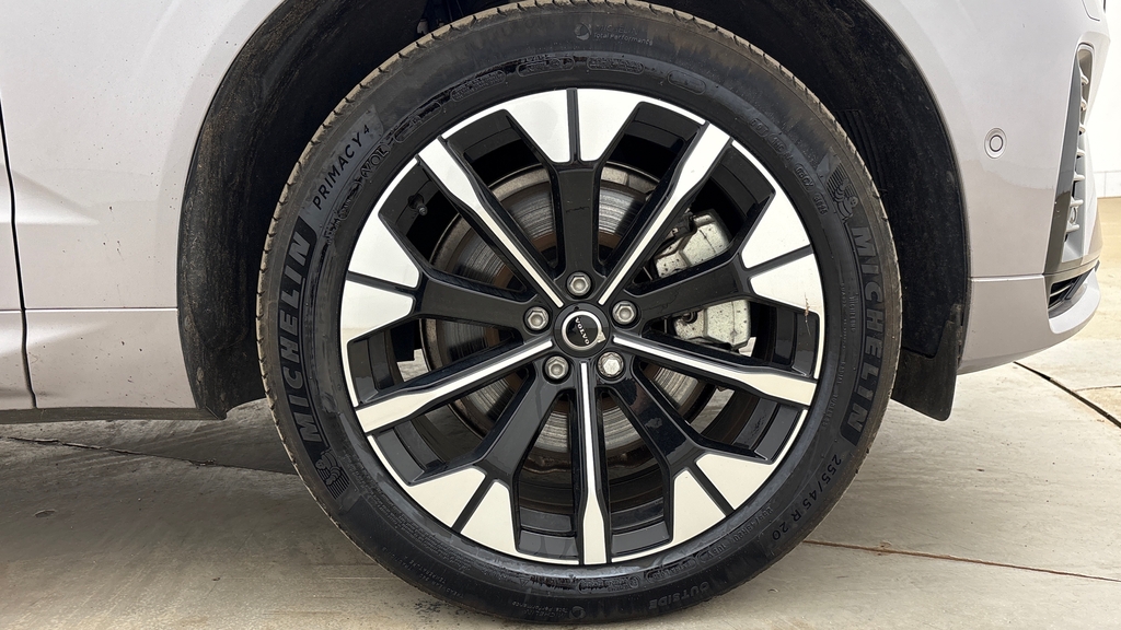 Volvo XC60 Plus Black Edition Black #16
