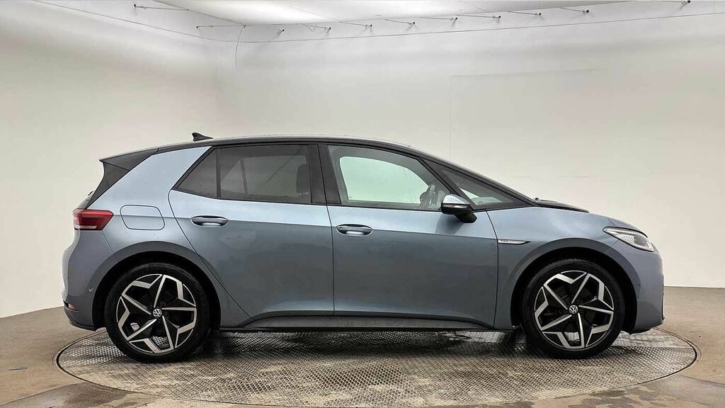 Volkswagen ID.3 Pro Performance 58Kwh Family Hatchback Electri Blue #4