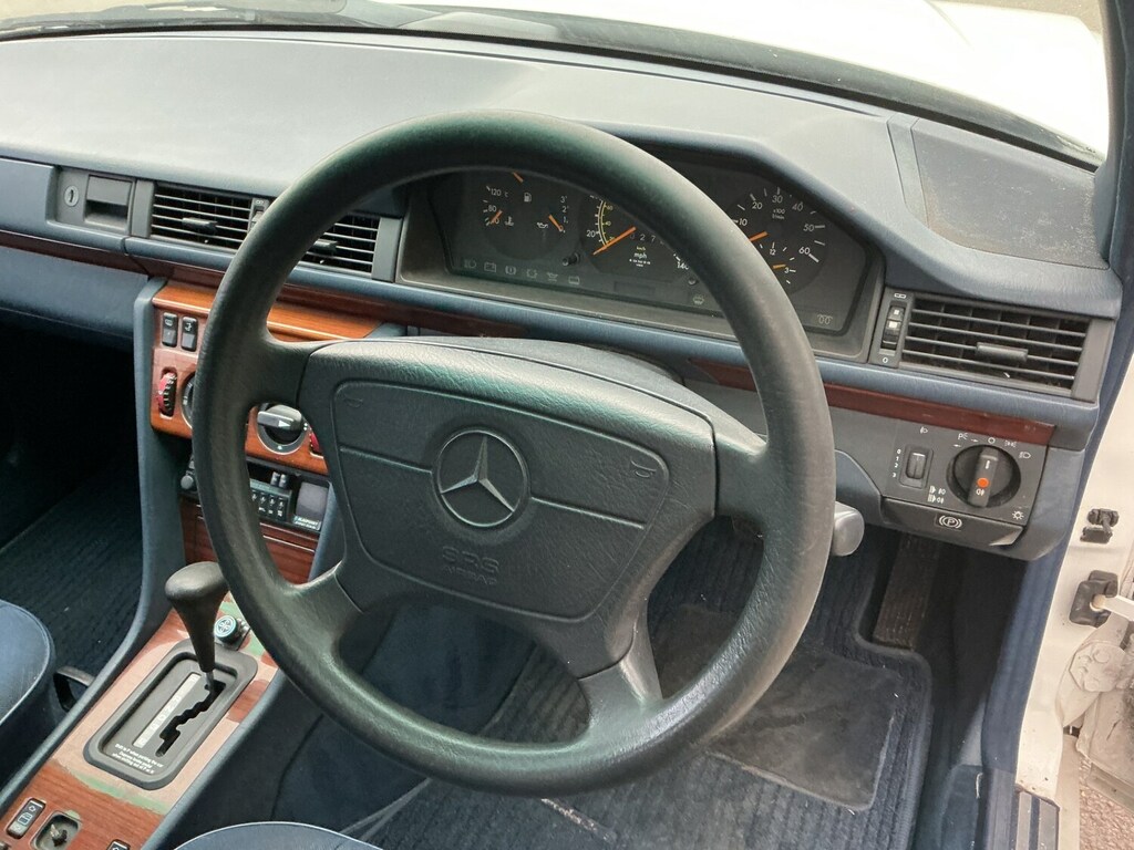 Mercedes-Benz E Class E250 D 6Dr 8 Seat L648NMY White #6