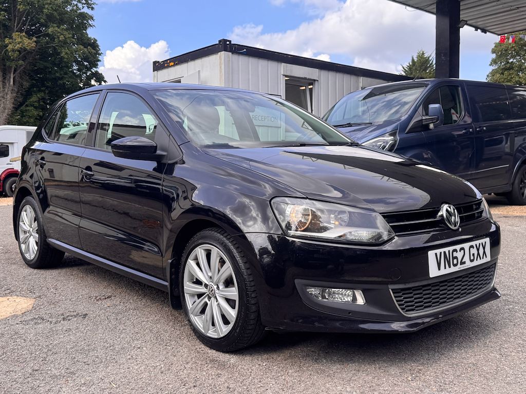 Volkswagen Polo 1.2L Sel Tsi Black