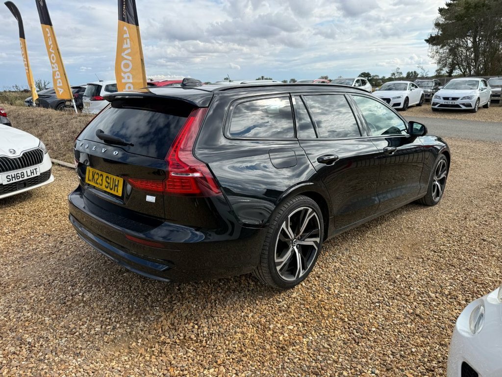 Volvo V60 2L Plus Black #3