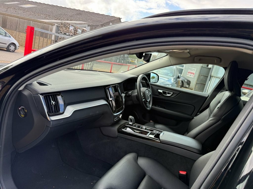 Volvo V60 2L Plus Black #4