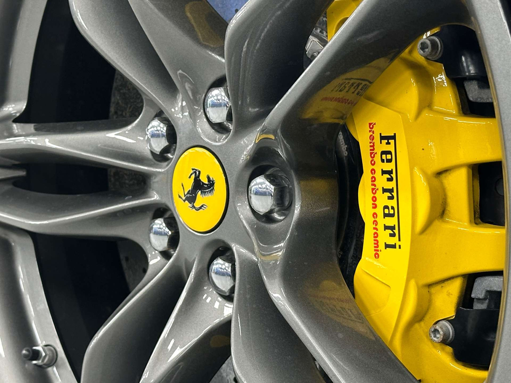 Ferrari 812 Superfast Superfast Semi-auto
