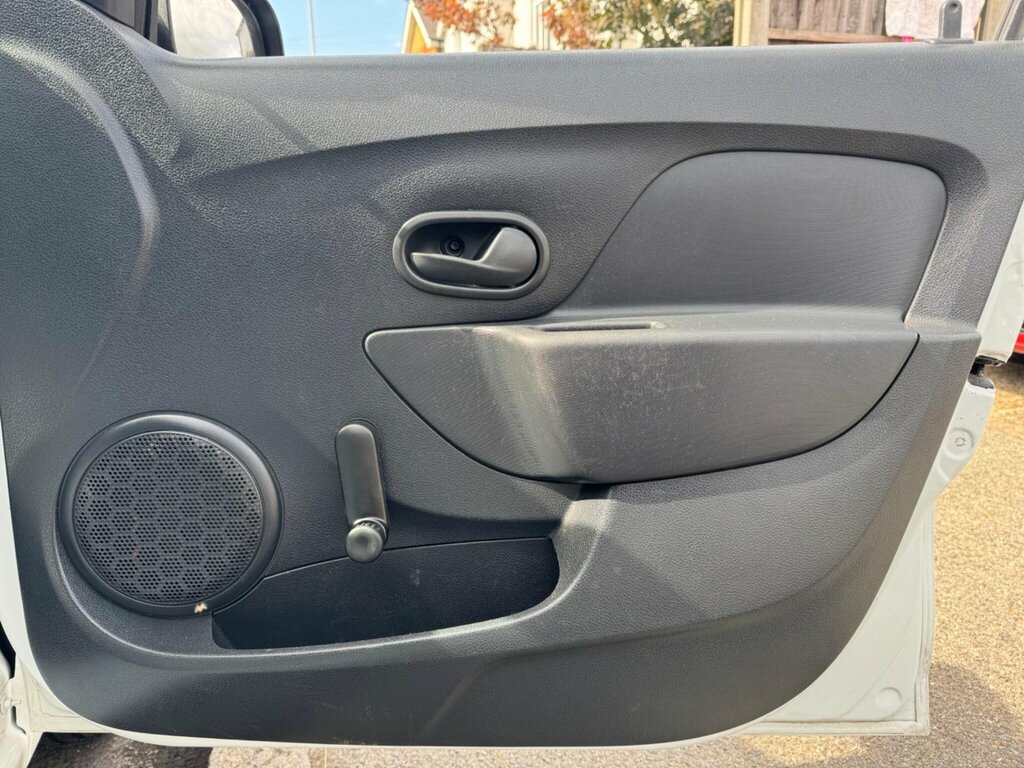 Dacia Sandero 1.5 Laureate Dci 90 Bhp Grey #17