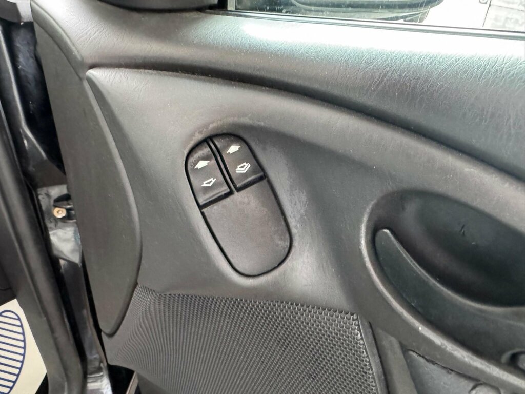 Ford Focus LX Silver #16
