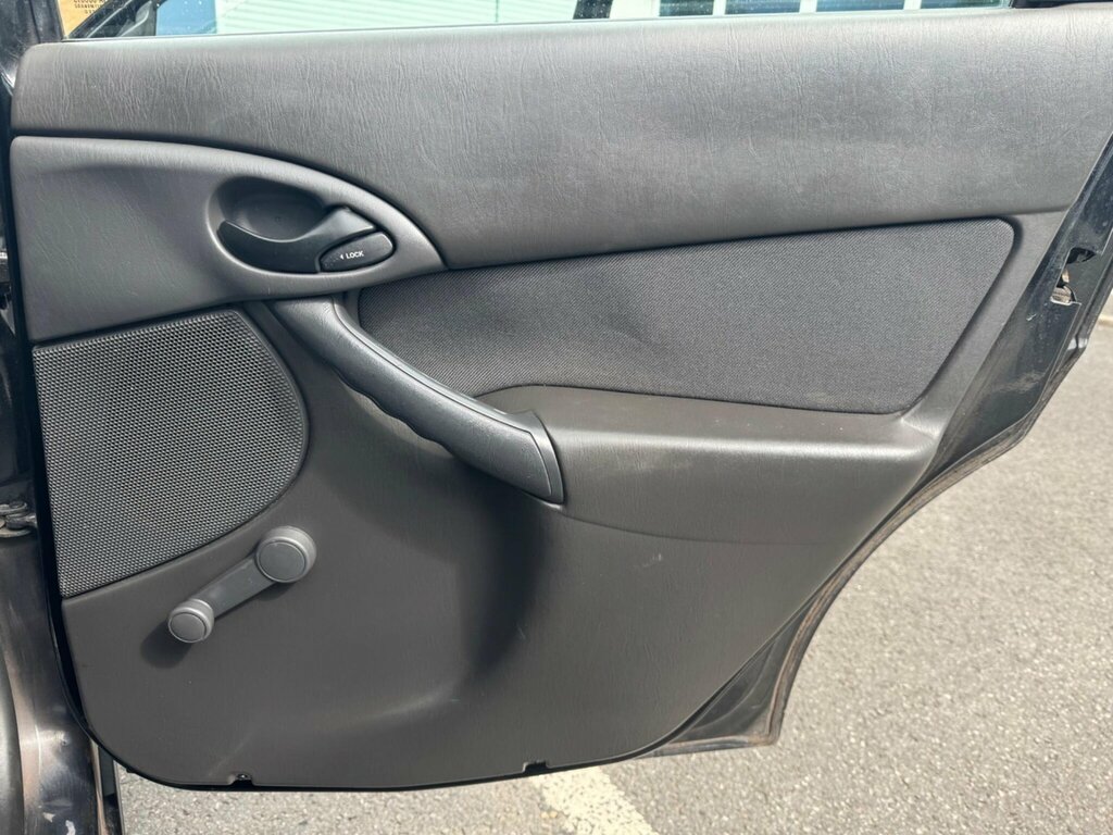 Ford Focus LX Silver #18