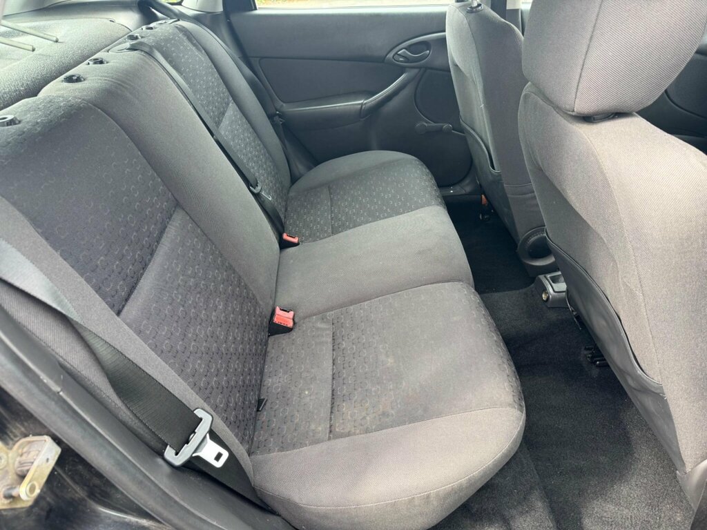 Ford Focus LX Silver #13