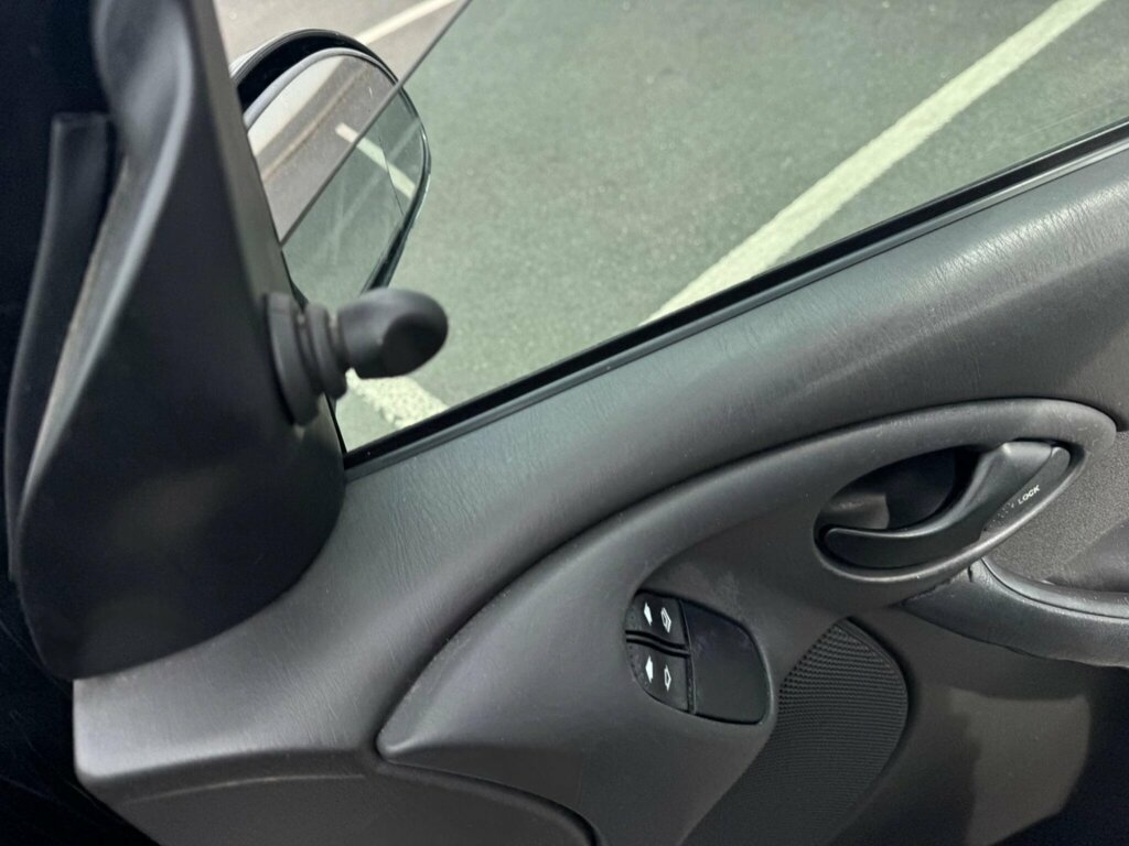 Ford Focus LX Silver #14