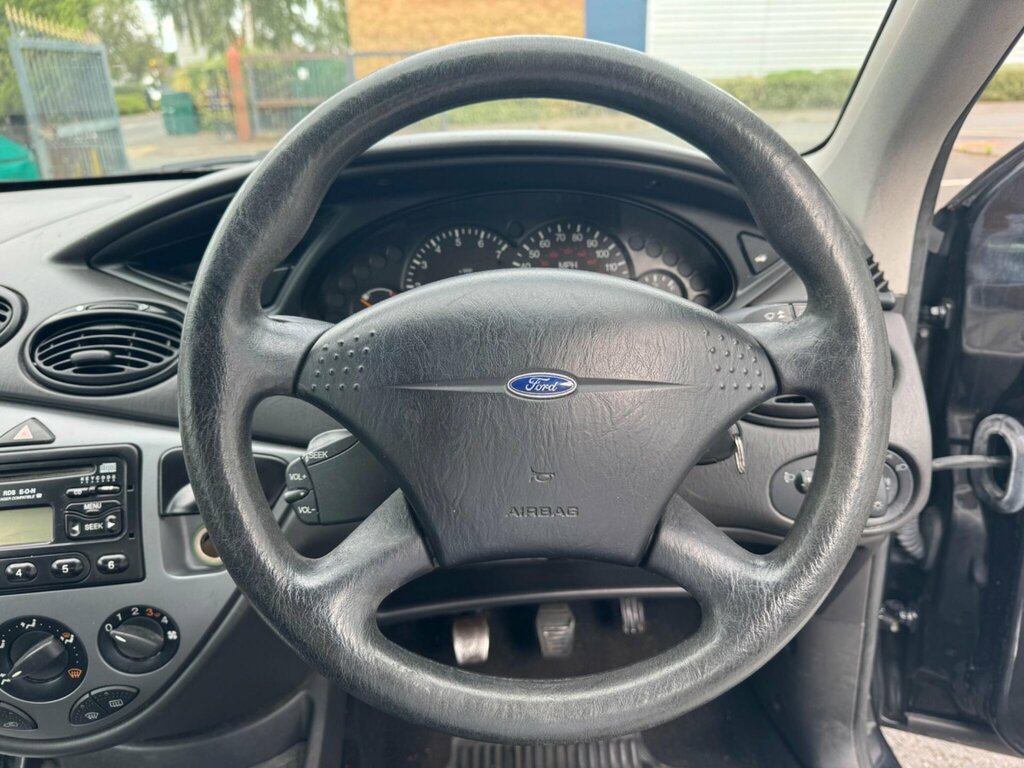 Ford Focus LX Silver #21
