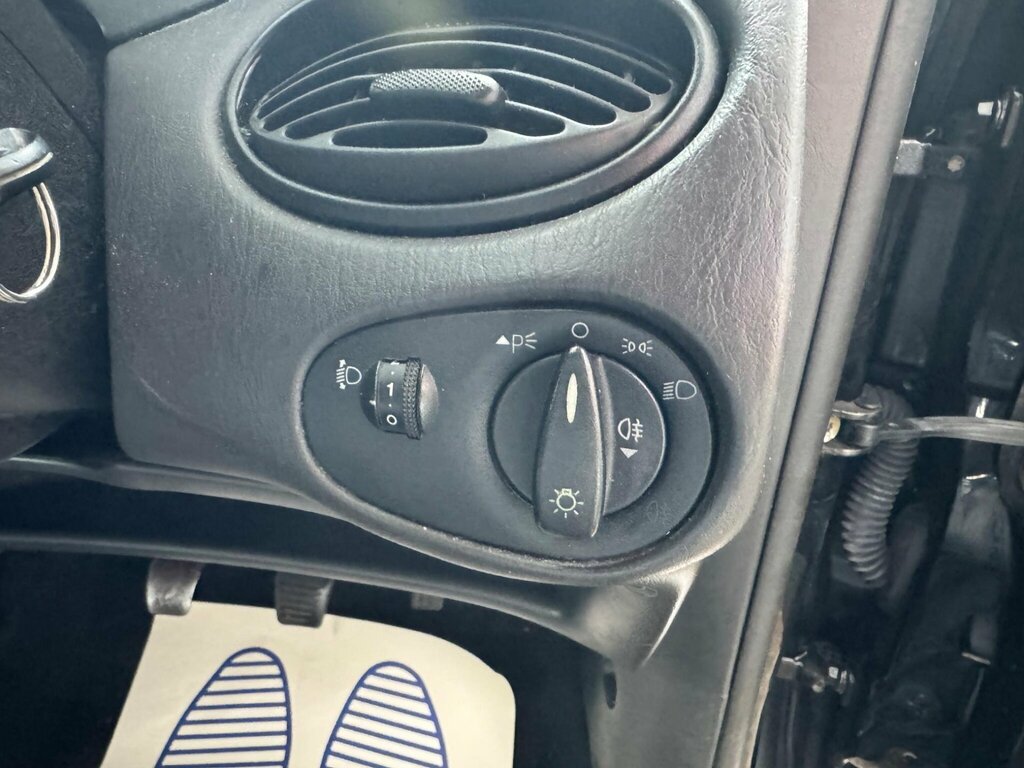 Ford Focus LX Silver #17