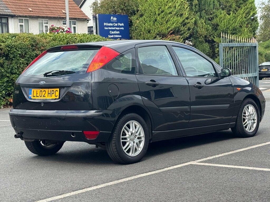 Ford Focus LX Silver #9