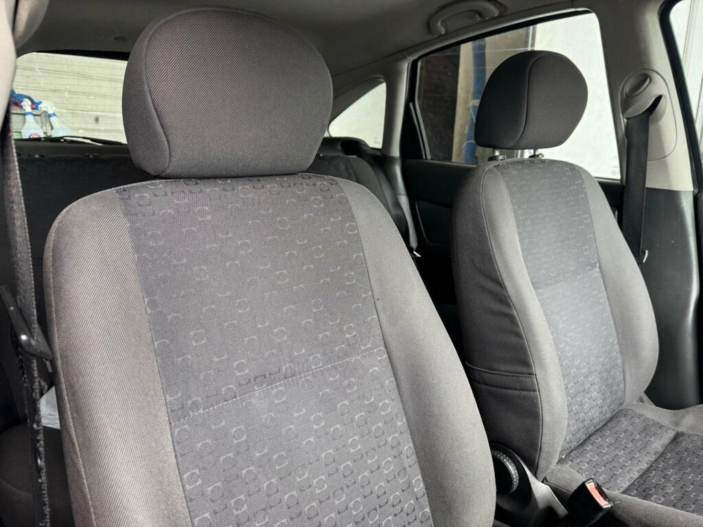 Ford Focus LX Silver #11