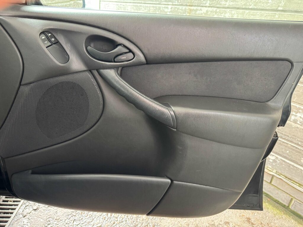 Ford Focus LX Silver #19