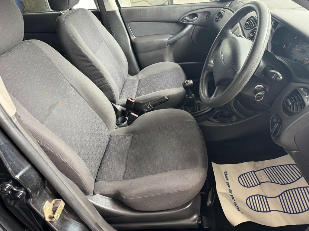 Ford Focus LX Silver #12