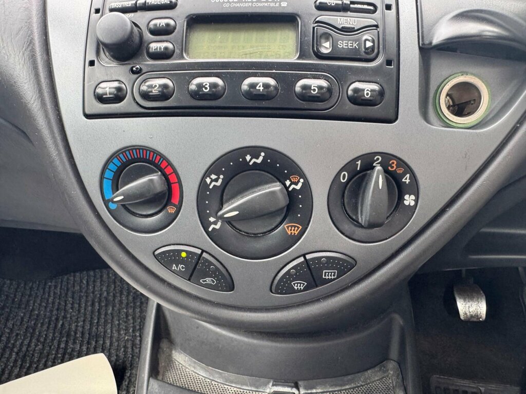 Ford Focus 1.6I 16V LX Black #3