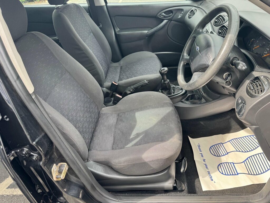 Ford Focus LX Silver #10