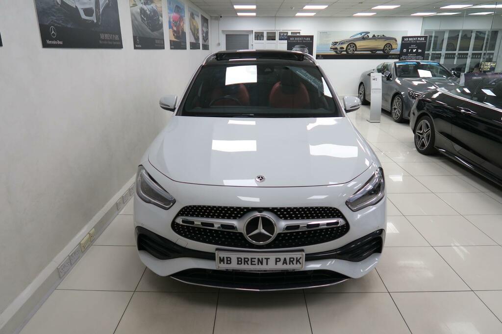 Mercedes-Benz GLA Class Gla 200 Amg Line Executive White #1