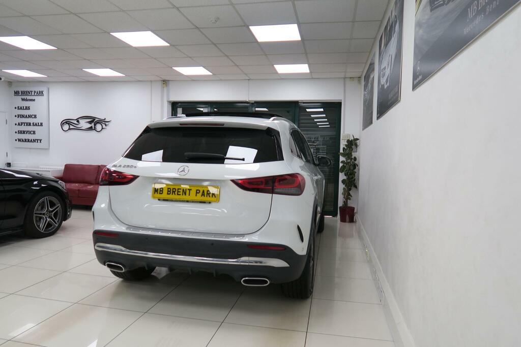 Mercedes-Benz GLA Class Gla 200 Amg Line Executive White #5