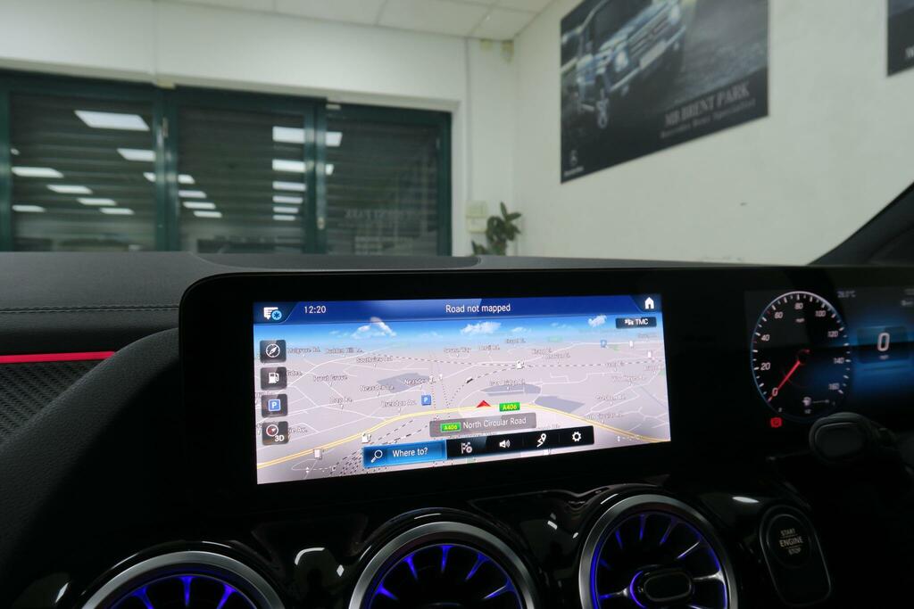 Mercedes-Benz GLA Class Gla 200 Amg Line Executive White #10