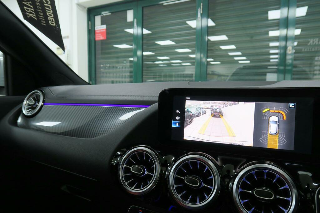 Mercedes-Benz GLA Class Gla 200 Amg Line Executive White #12