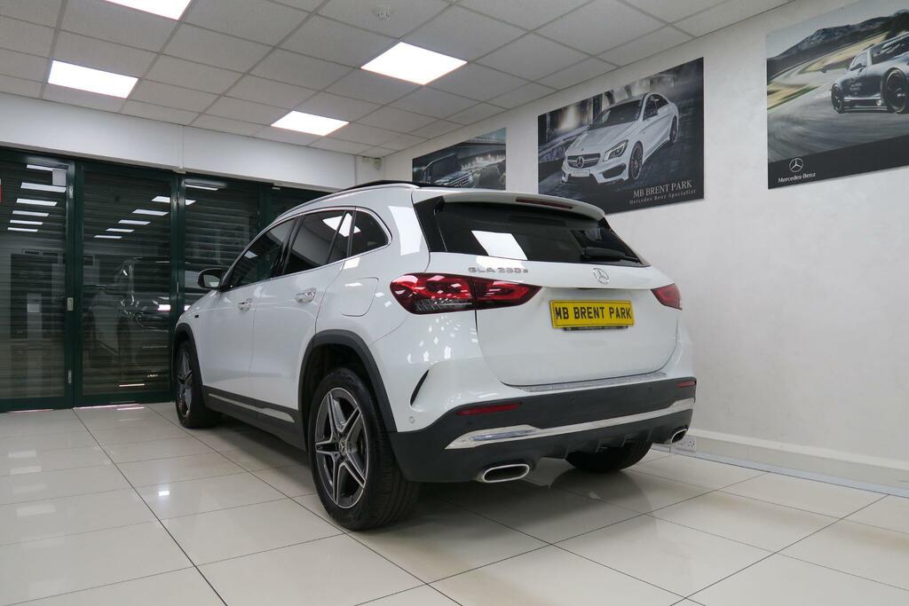 Mercedes-Benz GLA Class Gla 200 Amg Line Executive White #3