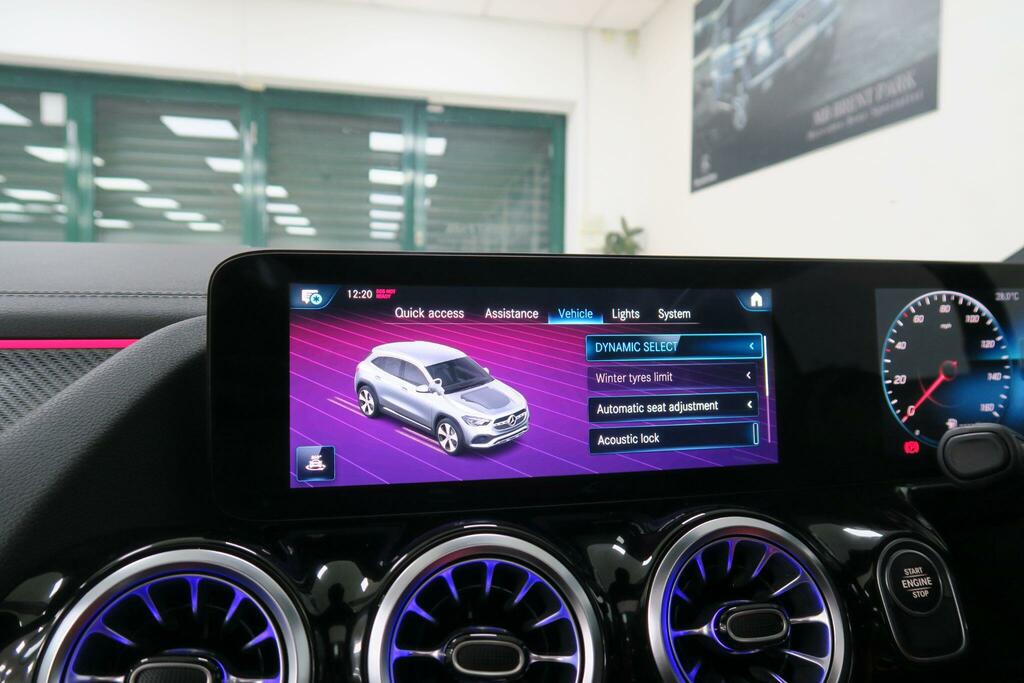 Mercedes-Benz GLA Class Gla 200 Amg Line Executive White #11