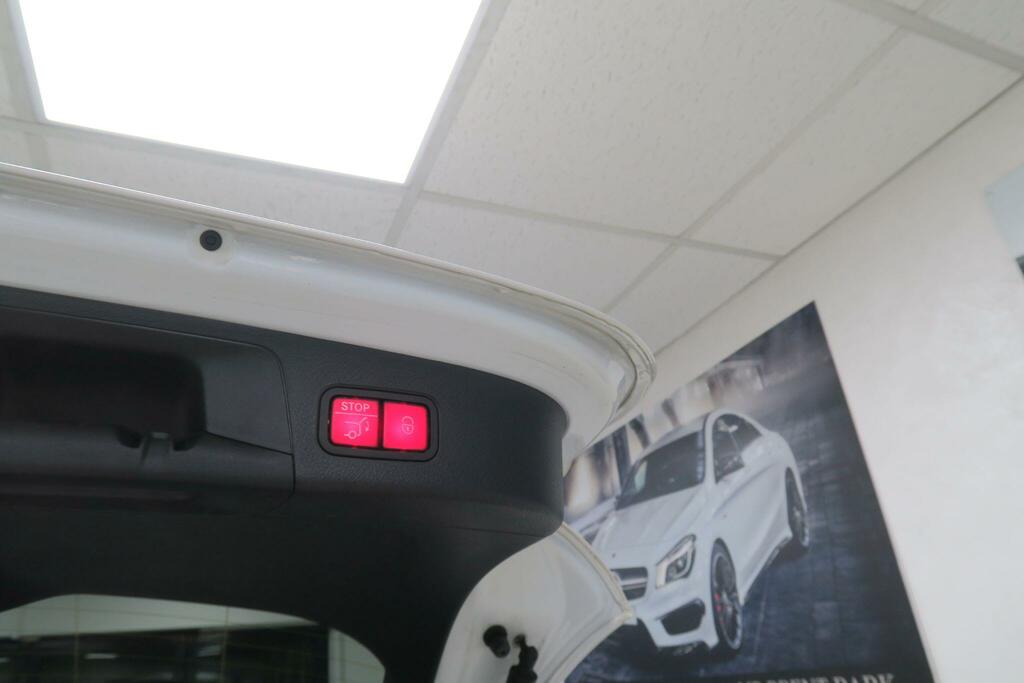 Mercedes-Benz GLA Class Gla 200 Amg Line Executive White #14
