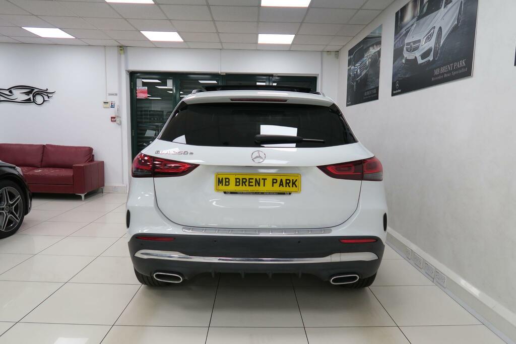 Mercedes-Benz GLA Class Gla 200 Amg Line Executive White #4