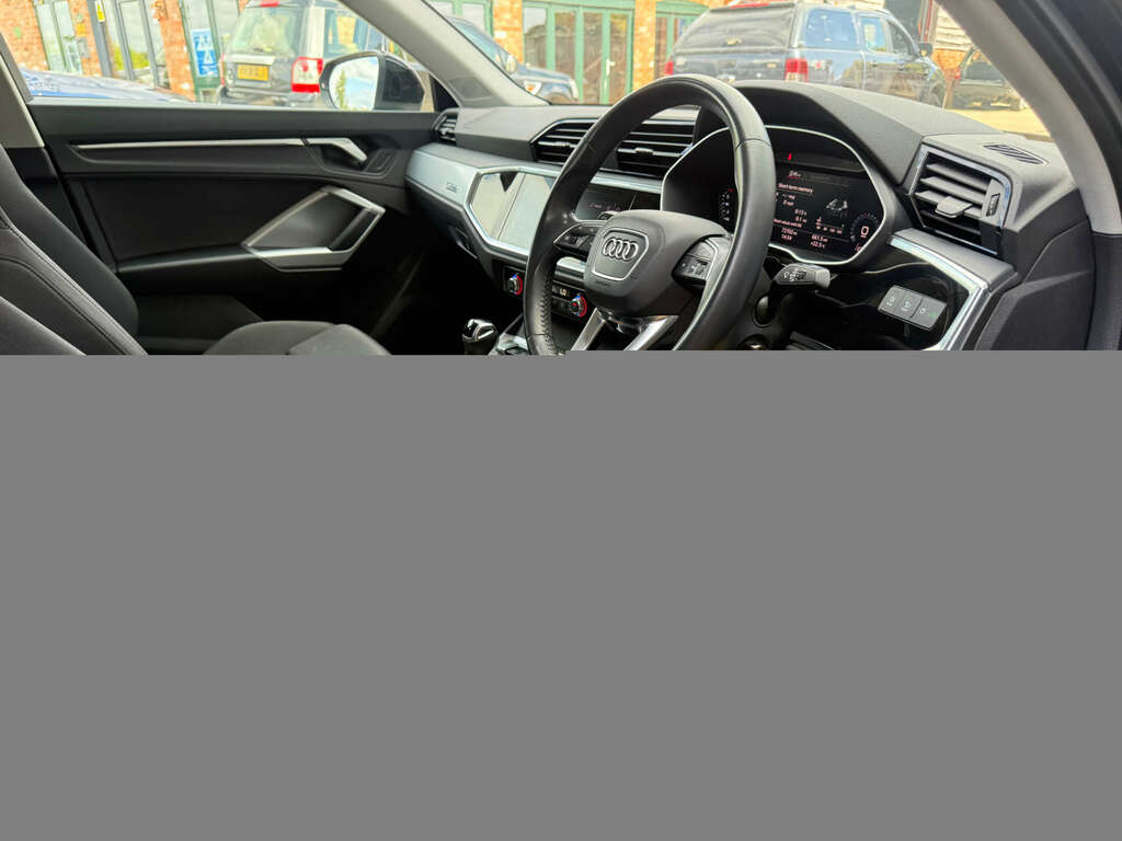 Audi Q3 1.5 Q3 Sport 35 Tfsi Black