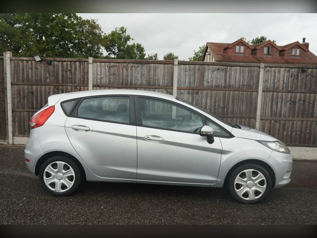 Ford Fiesta Unknown White #15