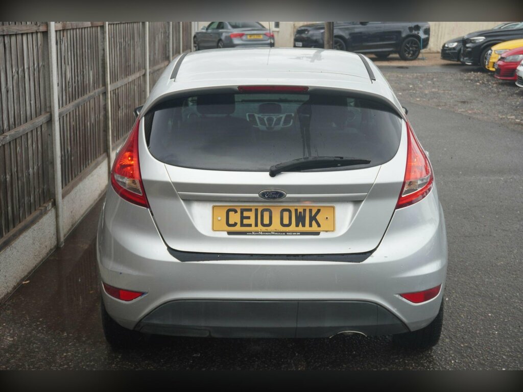 Ford Fiesta Unknown White #9