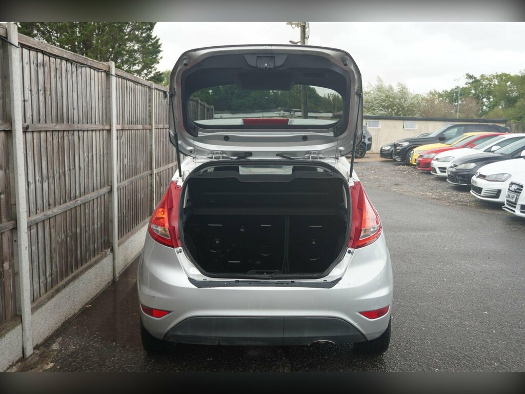Ford Fiesta Unknown White #8