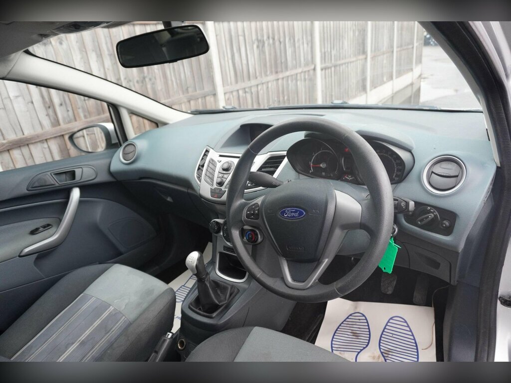 Ford Fiesta 1.25 Edge Silver #2