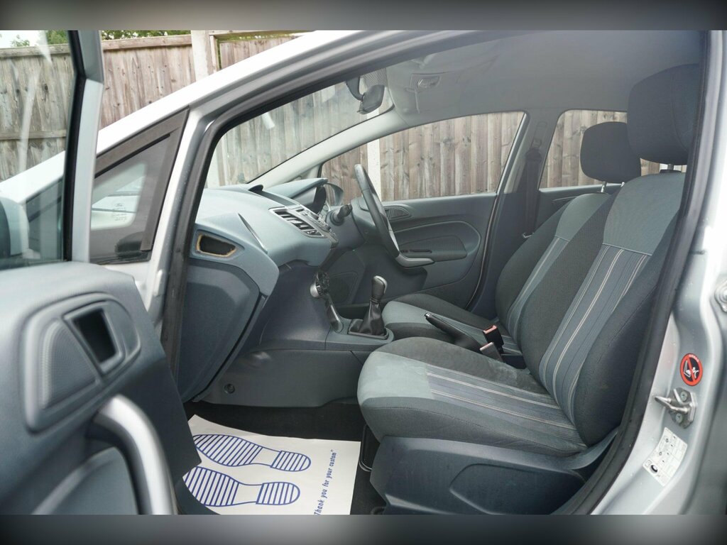 Ford Fiesta Unknown White #11