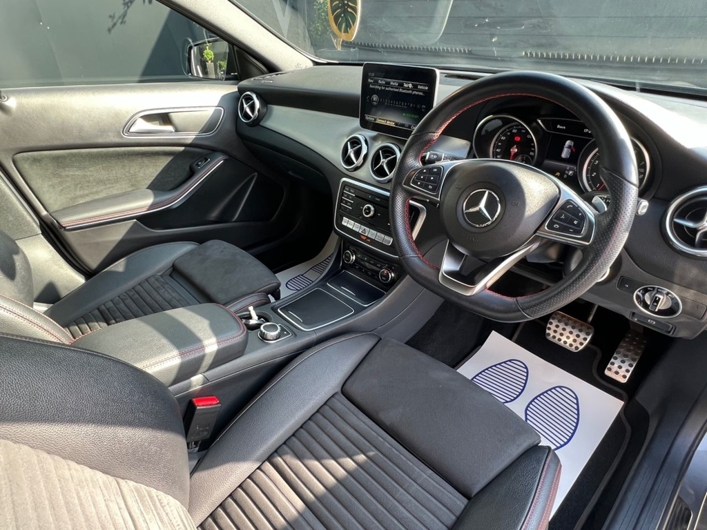 Mercedes-Benz GLA Class Gla200 Amg Line Edition Grey #3