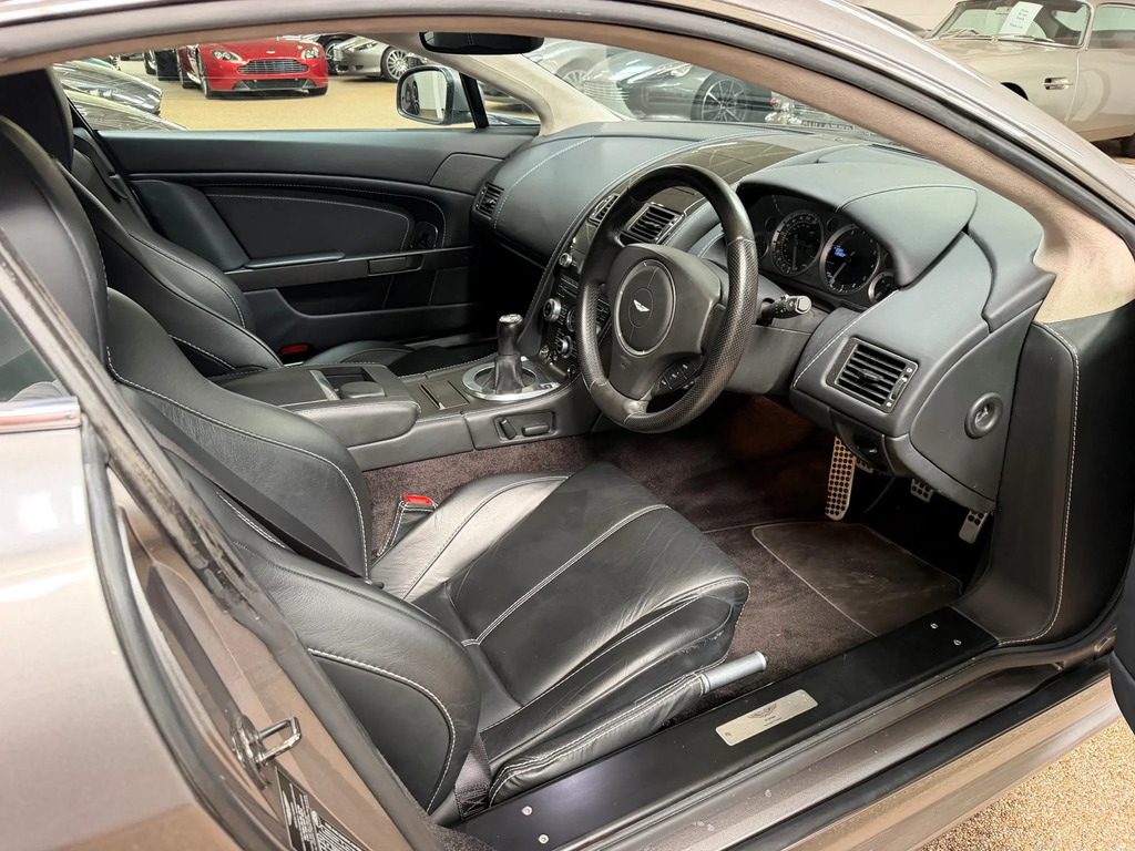 Aston Martin Vantage 4.7L Null Silver #8