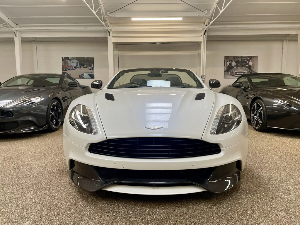 Aston Martin Vanquish Volante #5