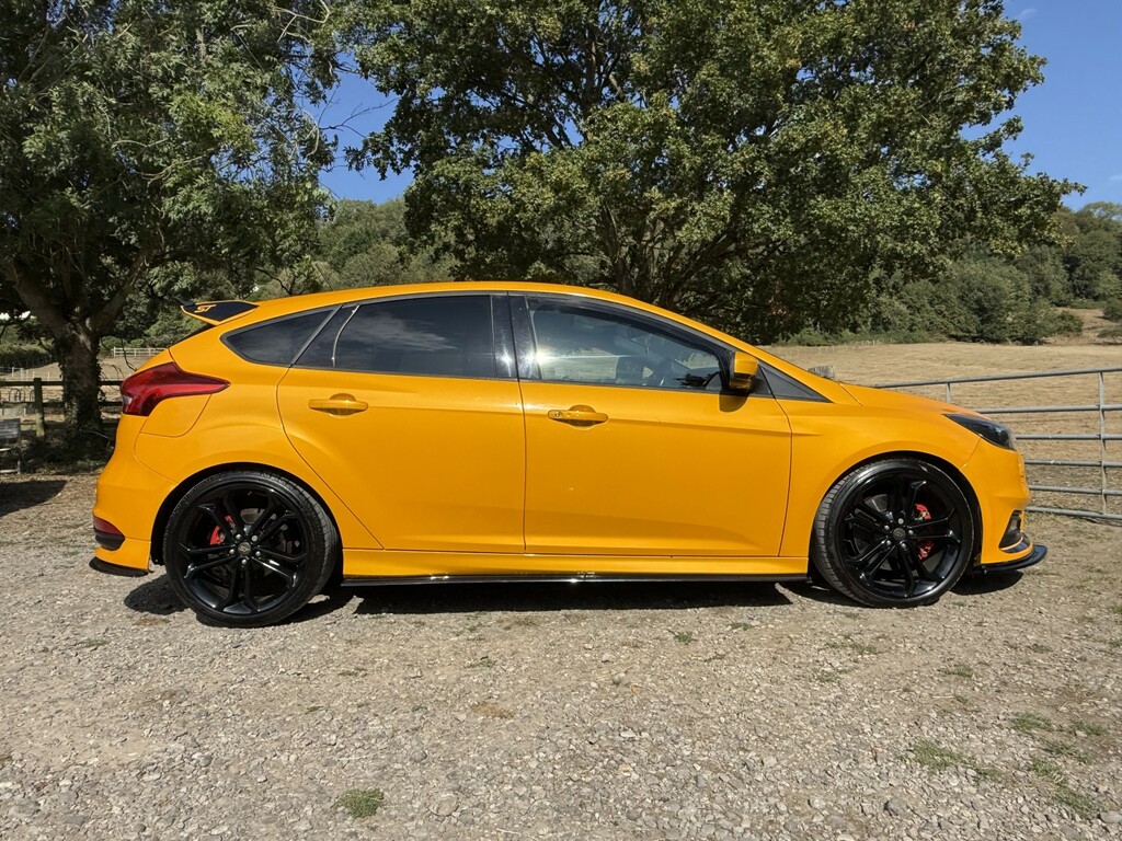 Ford Focus Hatchback 2.0 T Ecoboost St-3 201717 PG17HKO Yellow #4