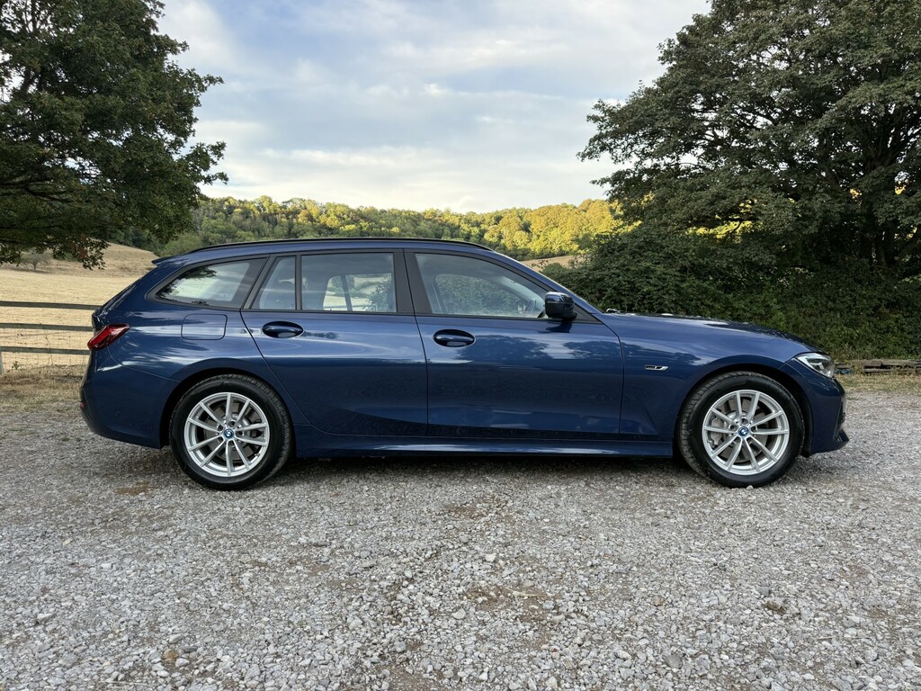 BMW 3 Series Estate 2.0 330E Se Pro Touring 202222 FP22EGK Blue #4