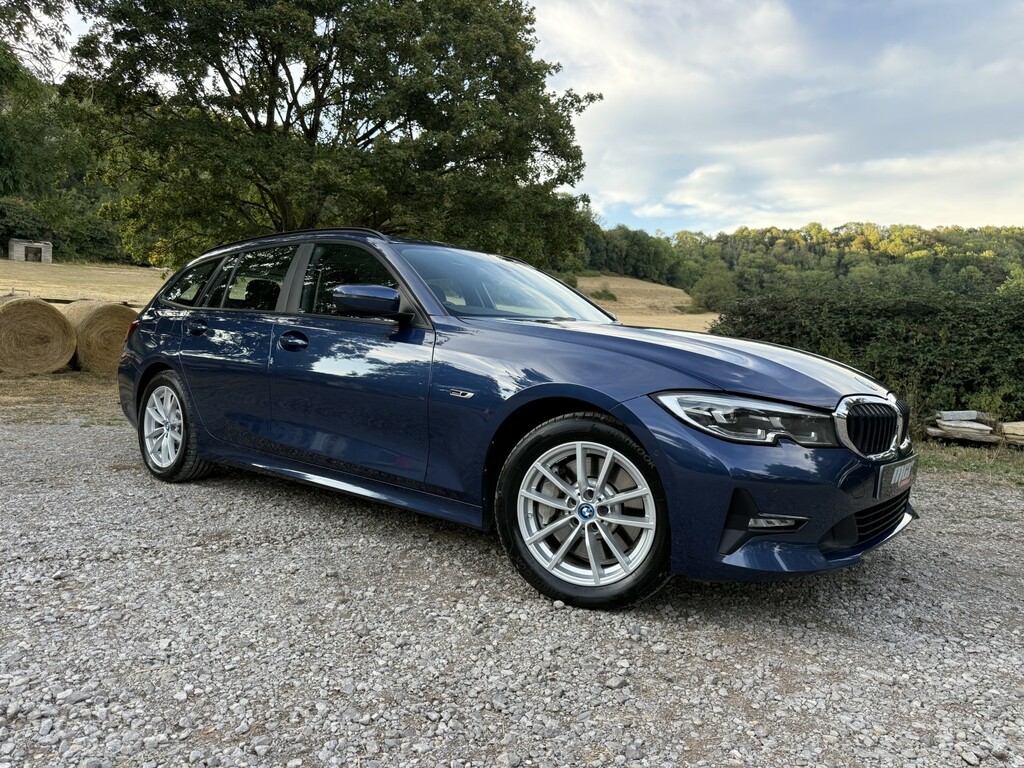 BMW 3 Series Estate 2.0 330E Se Pro Touring 202222 FP22EGK Blue