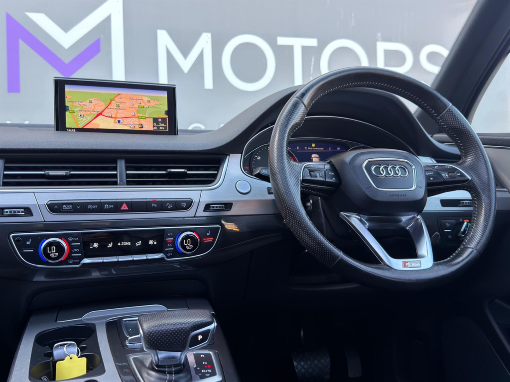 Audi Q7 S Line Black #45