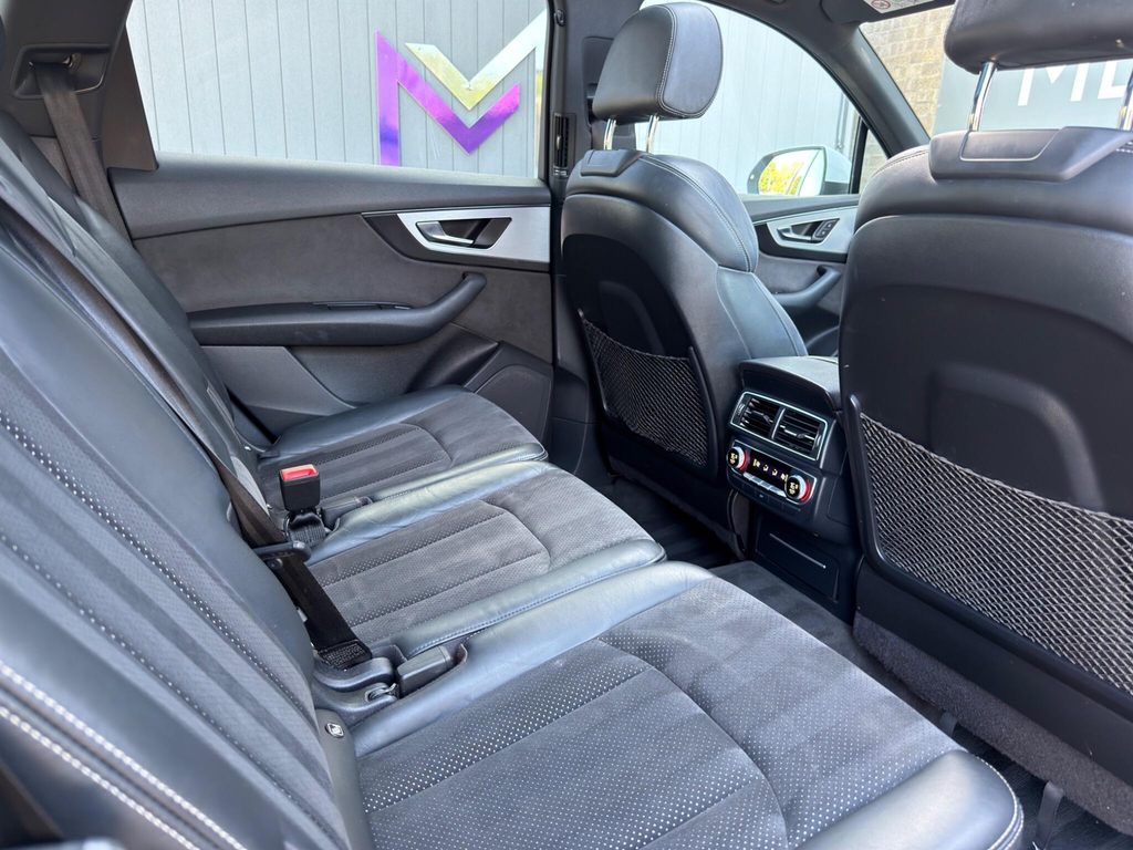Audi Q7 S Line Black #46