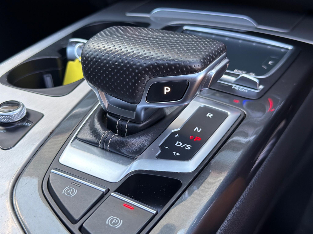 Audi Q7 S Line Black #41